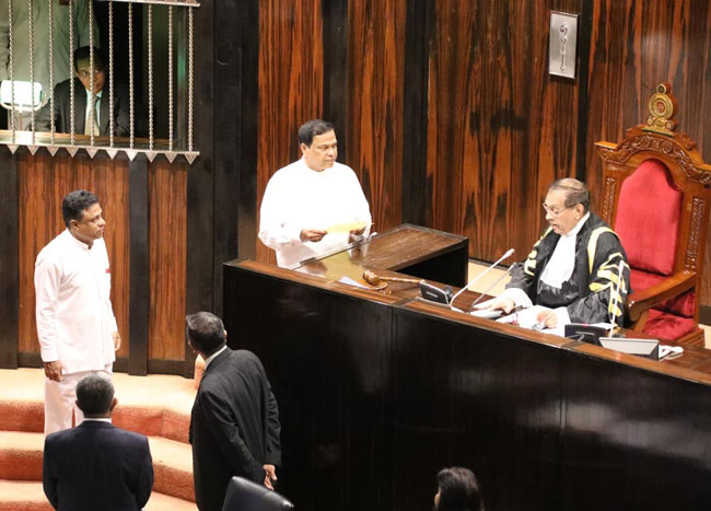 Piyasena Gamage takes oaths replacing Geetha