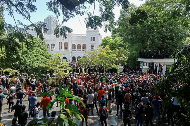 Army denies reports on suspending brigadier on duty during protests near PM’s office