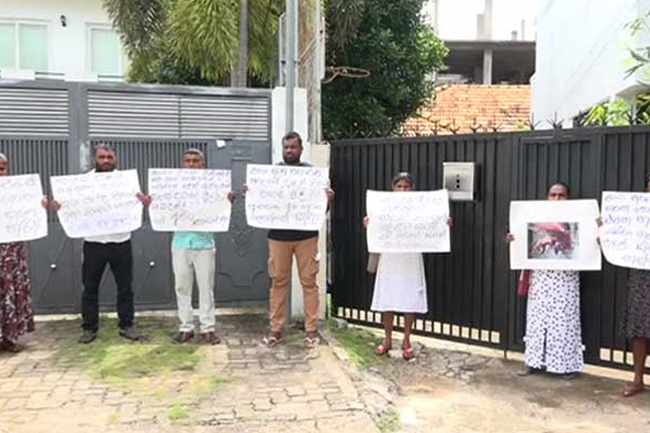 Families of victims of ‘Harak Kata’ stage protest outside BASL Presdient’s house