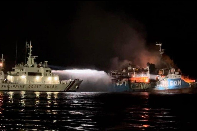 Dozens killed in blaze on Philippines ferry