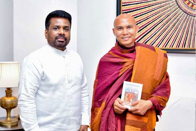 President meets Ven. Pannakara Thero following “Ehipassiko” peace walk 